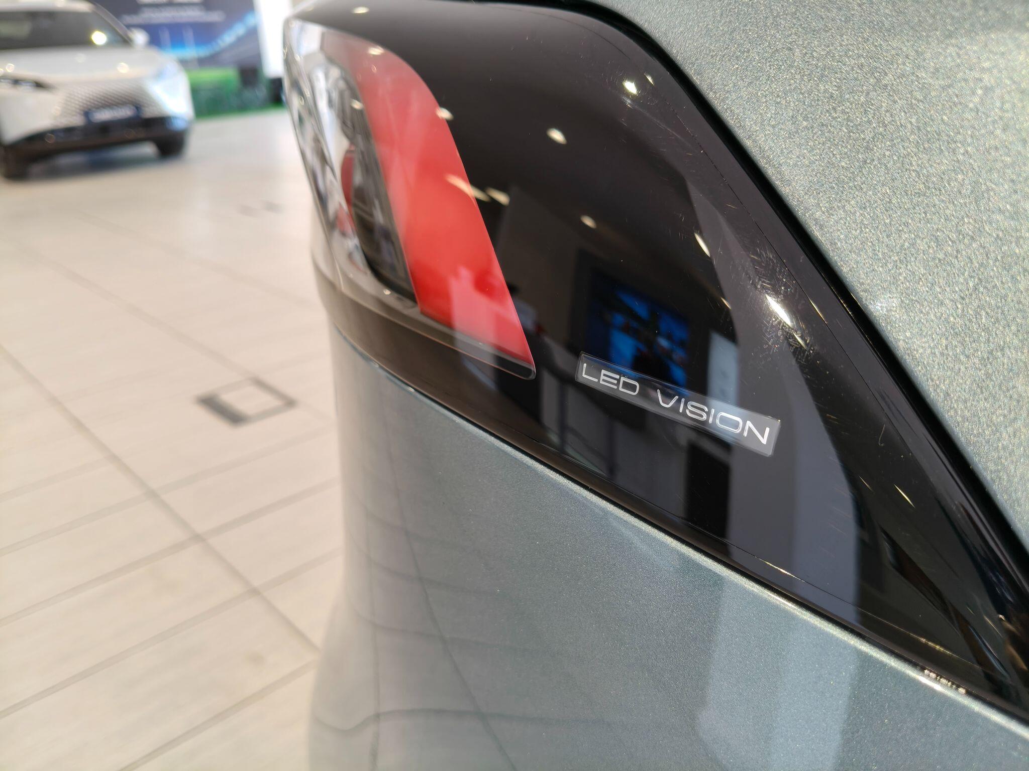 Large vehicle image